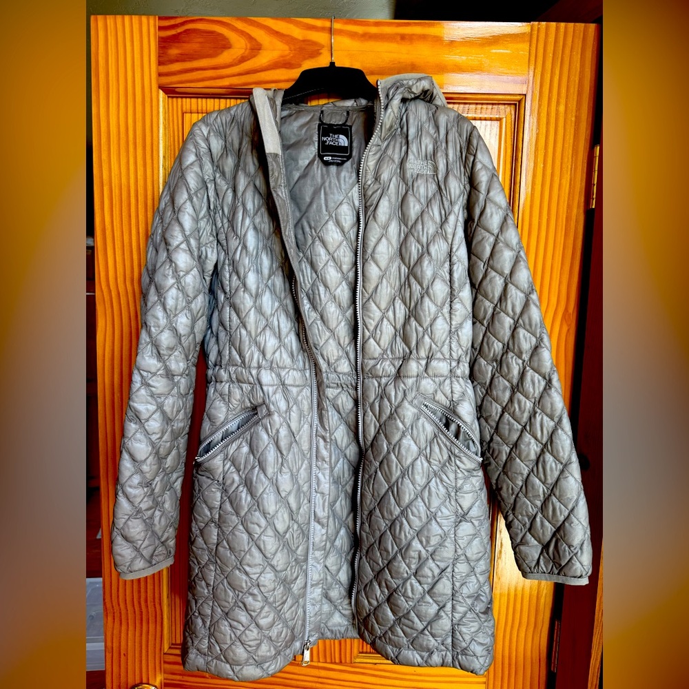 The North Face Women's Quilted Silver Hooded Jacket